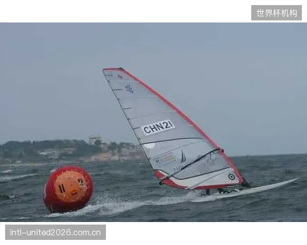 巴塞罗那美洲杯帆船赛公开EMODnet浮标数据后，引发了对竞赛策略公平性的争议